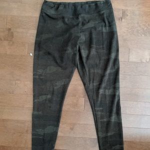 Dark camo leggings